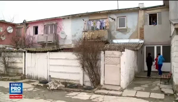 Cum ar fi murit de fapt fetita din Constanta peste care s-a prabusit un dulap din plastic. Parintii erau in bucatarie