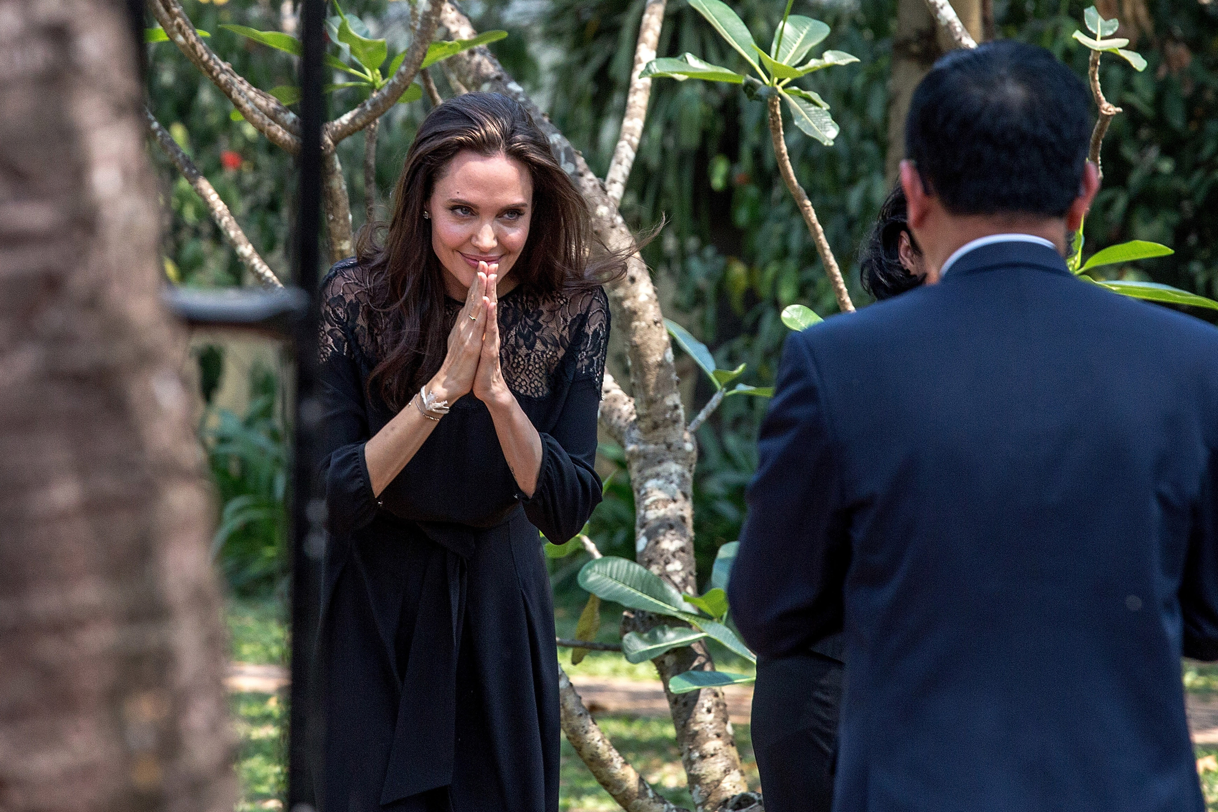 Angelina Jolie, prima declaratie despre despartirea de Brad Pitt. Actrita a inceput sa planga in timpul interviului. VIDEO