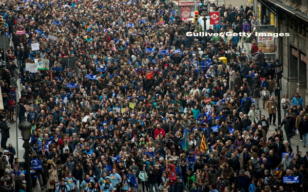 Peste 100.000 de oameni au protestat in Spania, cerand Guvernului sa accepte mai multi refugiati: "Destul cu scuzele!"