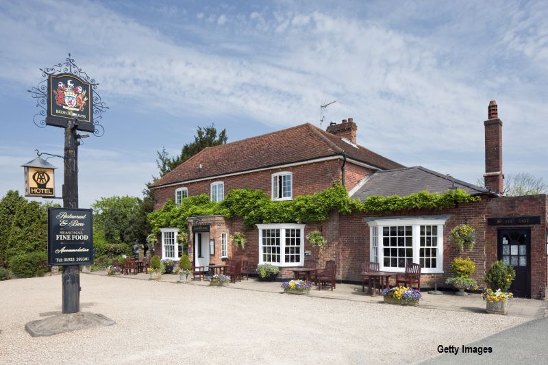 Cinau la un restaurant, iar unul dintre meseni si-a scapat telefonul pe jos. Ce a gasit i-a ingrozit pe toti. VIDEO
