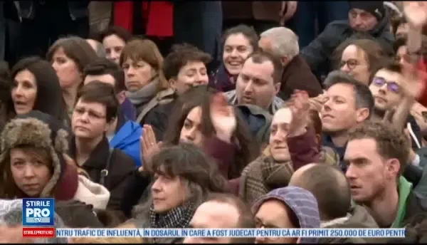 Francezii au iesit in strada inspirati de protestele din Romania.. VIDEO