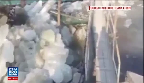 Necazuri nesfarsite pe Dunare. Sloiurile au ajuns pe mal, iar localnicii spun ca n-au mai avut astfel de probleme de 10 ani