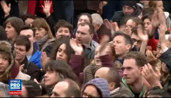 Francezii au iesit in strada inspirati de protestele din tara noastra. Oamenii trebuie sa reactioneze ca in Romania