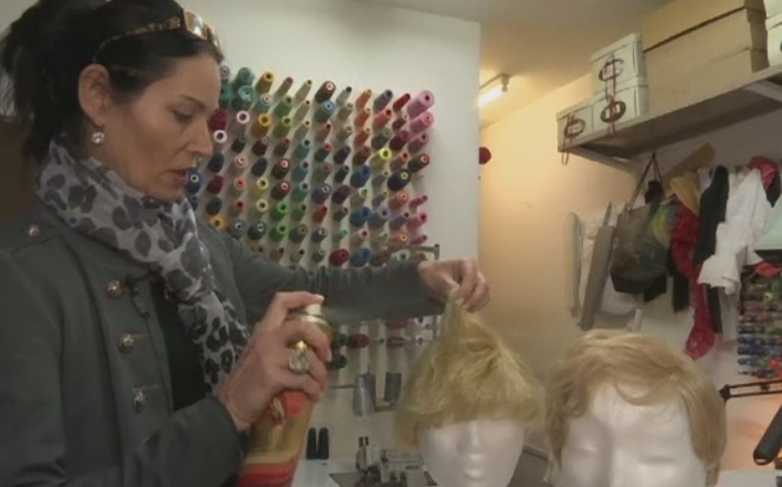 Carnaval in Austria. Perucile care amintesc de coafura lui Donald Trump sunt la mare cautare