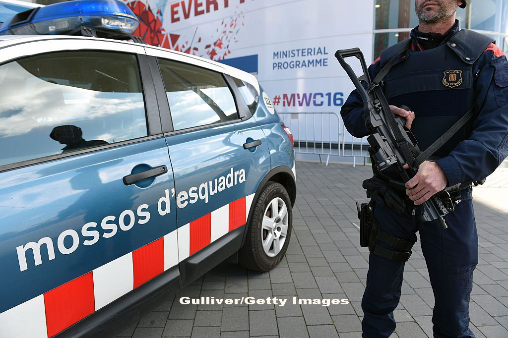 Ministru de Interne spaniol: Incidentul din Barcelona nu e un act de terorism. Tanarul arestat avea probleme psihice