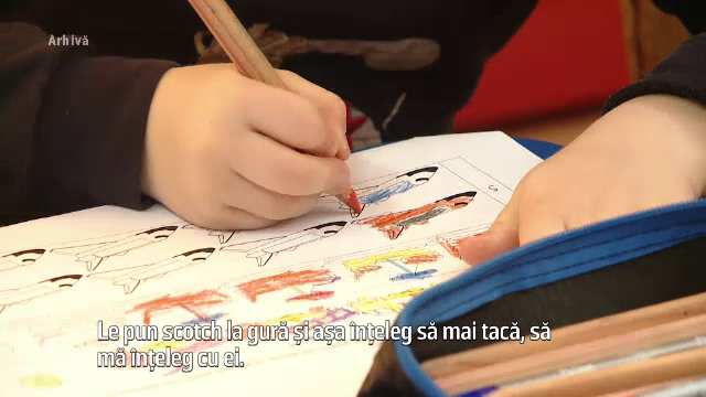 Educatoarea din Capitala inregistrata umilind copii ar fi recurs si la abuz fizic: "Le pun scotch la gura si asa ma inteleg"