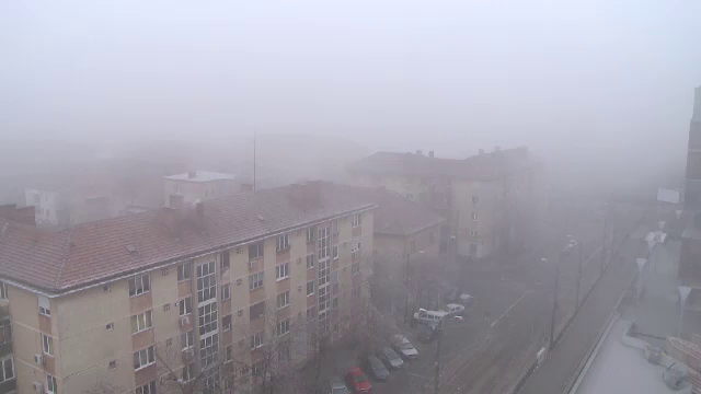 Cod galben de vant puternic si de ceata densa in mai multe judete. Lista zonelor afectate