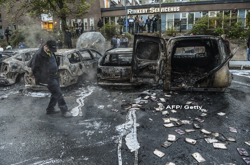 Revolta in capitala Suediei la cateva zile dupa gafa comisa de Donald Trump. De la ce au pornit confruntarile cu politia