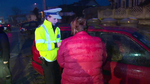 Doi soti din Bistrita, care traversau regulamentar, au fost la un pas de moarte. Gestul unei soferite de 22 de ani