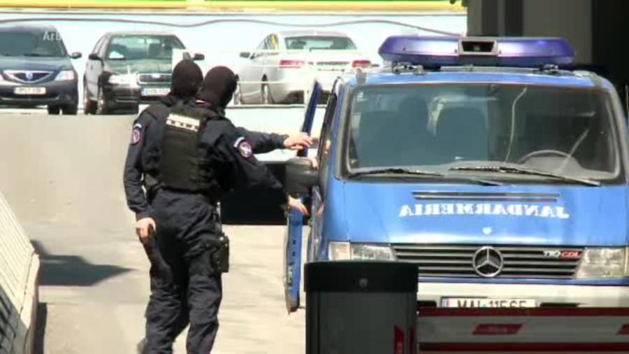 Un tanar jandarm din Oradea s-a sinucis din cauza unei greseli marunte. Colegii i-au spart usa si l-au gasit mort in casa