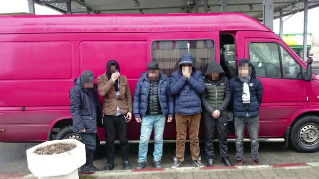 Doi ucraineni, prinsi la Vama Petea cand incercau sa scoata ilegal 6 barbati din tara. Ce decizie au luat politistii