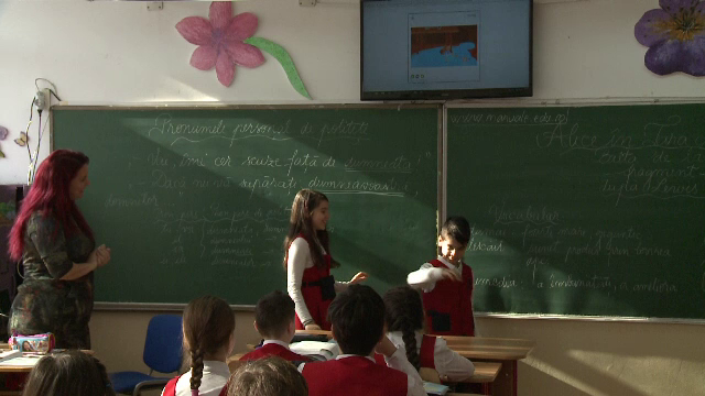 Ministrul Educatiei vrea sa inlocuiasca manualele cu eBook Reader. Specialistii si profesorii critica initiativa