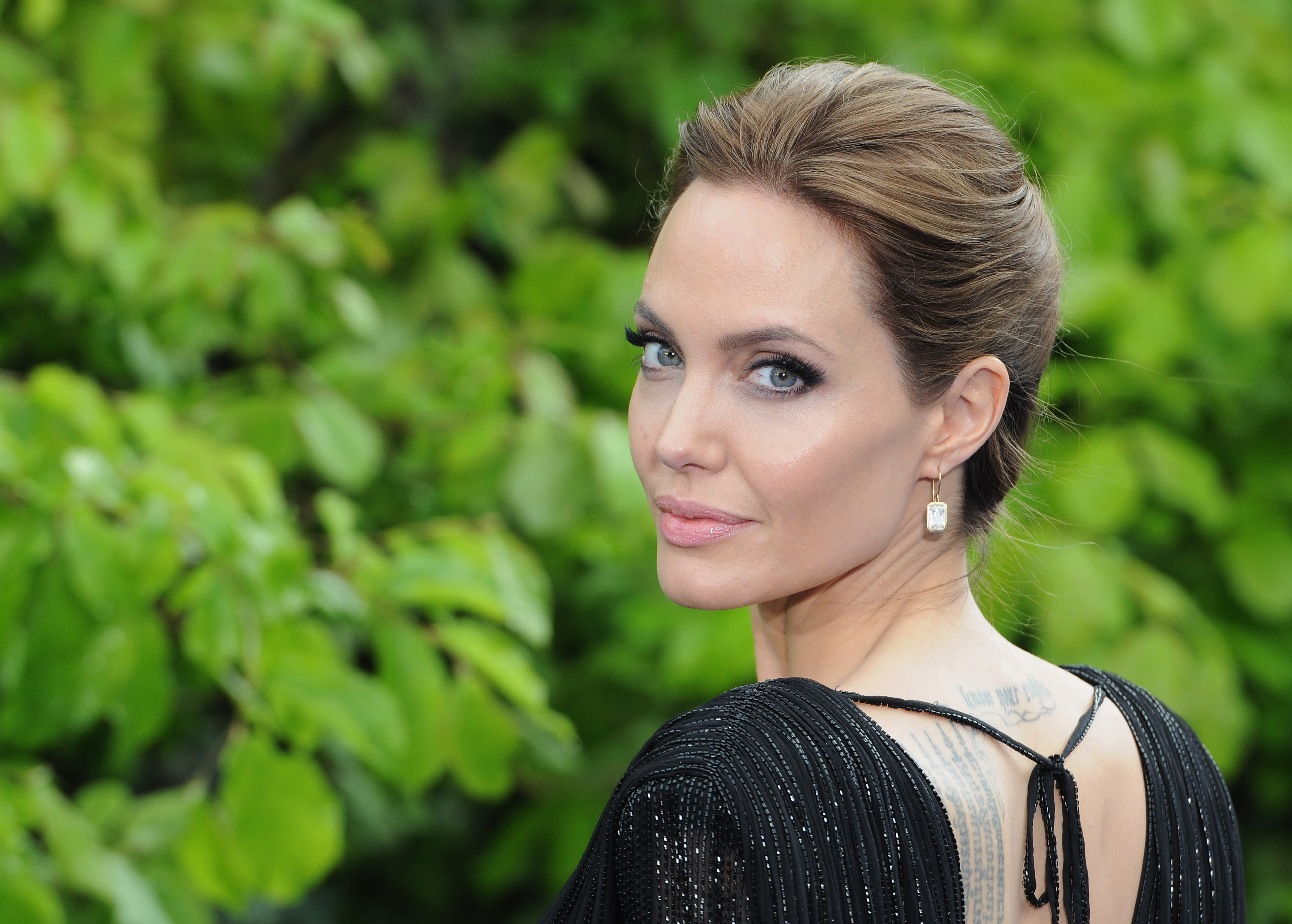 Angelina Jolie a dezvăluit un sfat pe care l-a dat fiicelor ei. Pictorial alături de Siloh și Vivienne