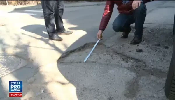 La Craiova au inflorit gropile, dupa topirea zapezii. Ce a declarat primarul despre situatia de pe sosele