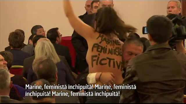 O militanta feminista cu bustul gol a peturbat discursul sustinut de Marine Le Pen, la Paris: "Lumea este asa cum este"