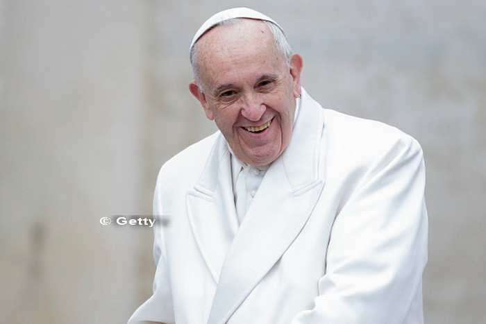 Papa Francisc a lasat de inteles ca este dispus sa accepte ca si barbatii insurati sa poata deveni preoti