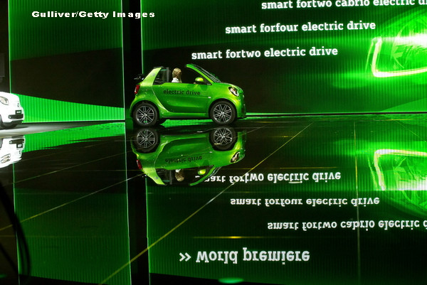 iLikeIT. Inteligenta la volan. Vehiculele smart au condus deja, in perioada testelor, cat pentru 300 de ani de soferie umana