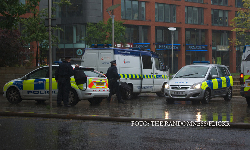 Interventie in forta a politiei britanice impotriva unui barbat "inarmat". Ce au descoperit agentii dupa ce l-au imobilizat