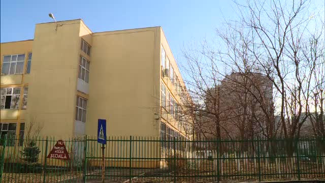 Scandal urias la o scoala din Bucuresti. Doi parinti au reclamat la politie strangeri ilegale de bani, pentru "fondul clasei"