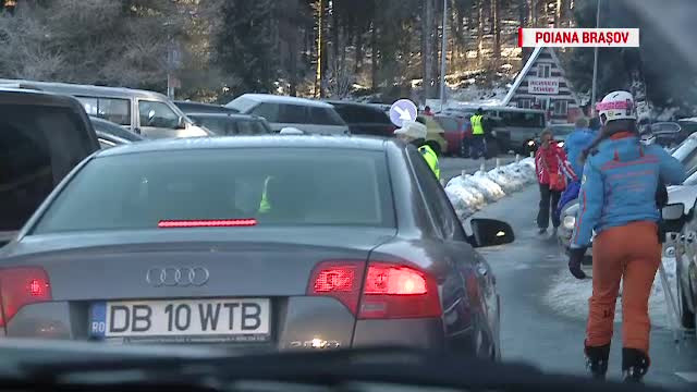 O ora schiezi, trei ore stai la coada. Lunga lista de probleme cu care se confrunta turistii in Poiana Brasov