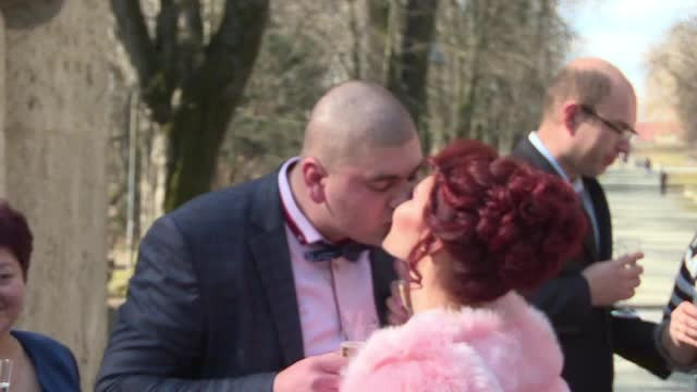 Ziua de Dragobete va ramane una de neuitat pentru un cuplu din Prahova. Cei doi s-au casatorit la Poarta Sarutului