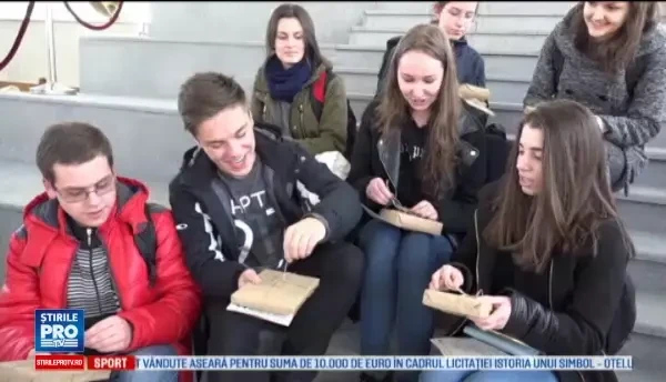 Blind date cu 300 de carti, initiativa inedita a unor tineri din Alba Iulia. In ce consta evenimentul ajuns la a 2-a editie