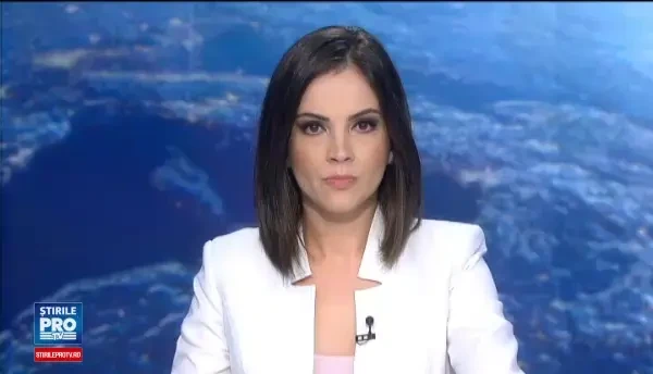 Doi oameni au ajuns la spital, dupa ce un copac a cazut peste masina lor. Incidentul a avut loc in centrul orasului