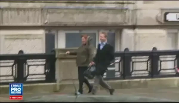 Bomba meteorologica Doris a produs catastrofe in Marea Britanie. O femeie a murit lovita de o bucata de acoperis