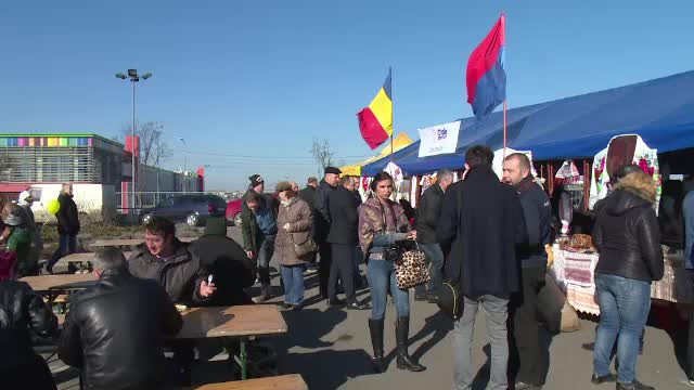 Targ de mancaruri traditionale in Oradea. Vizitatorii si-au facut toate poftele cu 2 zile inainte de Postul Pastelui