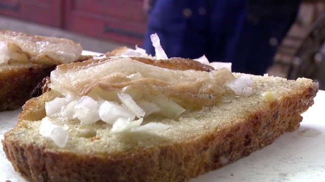 Bomboane de ciocolată umplute cu slănină, lansate de un cofetar din Iaşi