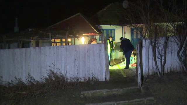 Un barbat din Vaslui si-a injunghiat fiica si pe sotul acesteia, apoi s-a sinucis. "S-a imbatat mai tare si a venit momentul"