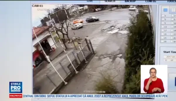 Accident spectaculos, surprins de camerele de supraveghere in Bistrita. Doua masini s-au ciocnit pe linia dubla continua