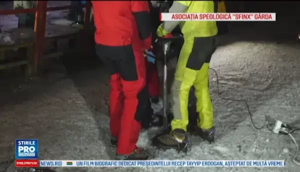 Ghetarul Scarisoara, studiat de o echipa internationala. Ce vor sa descopere despre viata de acum mii de ani