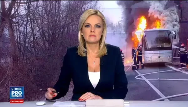 Un autocar a luat foc in timp ce facea naveta intre Resita si Caransebes. Oamenii au iesit din masina cand au simtit fumul