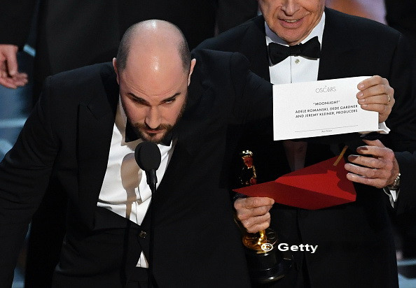 VIDEO COMPLET cu gafa istorica de la Gala OSCAR 2017. Momentul in care cei din La La Land realizeaza ca nu ei au castigat