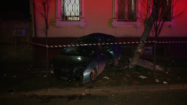 Cum a "reusit" un sofer din Timisoara sa lase o strada intreaga fara curent. El si alti doi adolescenti au ajuns la spital