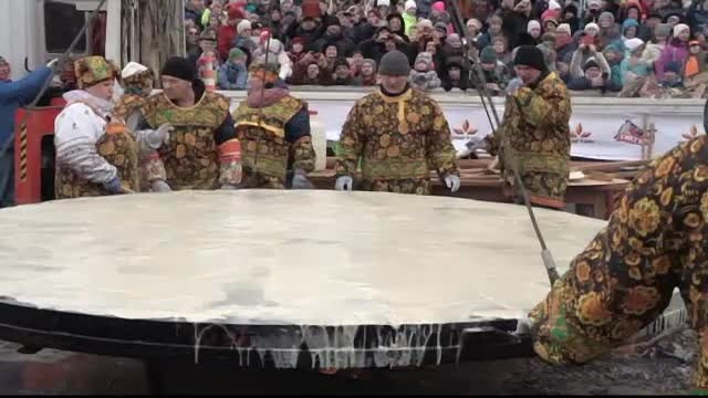 Operatiunea "cea mai mare clatita" din lume, transformata intr-un esec. Aluatul traditional a cedat