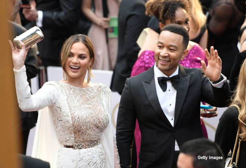 Chrissy Teigen a născut cel de-al treilea copil. Cântăreţul John Legend este cel care a dat vestea la un concert privat