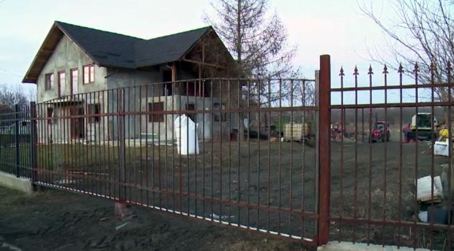 Tanara din Vaslui, gasita moarta in casa dupa ce a vorbit cu iubitul ei la telefon. "Ea singura, i-or venit ganduri negative"