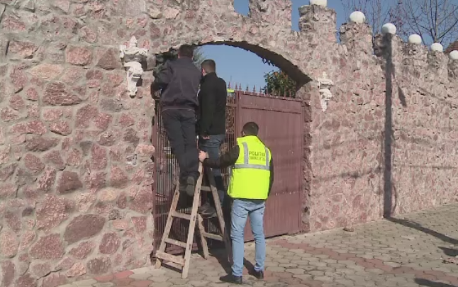 Casa unui interlop cunoscut din Arad, atacata cu gloante in miez de noapte. Pe cine suspecteaza