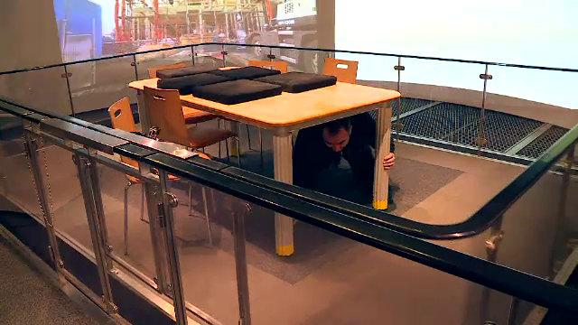 Japonezii, obligati de lege sa invete sa se protejeze in caz de cutremur. Primele 3 lucruri ce trebuie facute in caz de seism