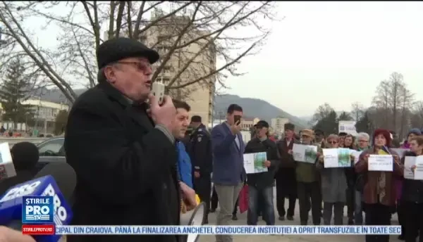 Orasul care este pe cale sa se transforme intr-un morman urias de gunoaie. Localnic: Toti se minuna in ce mizerie stam