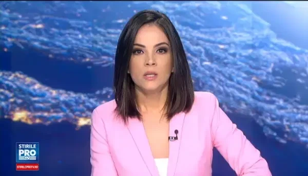 Trafic ingreunat pe Defileul Jiului, dupa ce un camion s-a rasturnat. Pe sosea s-a rasturnat fier vechi