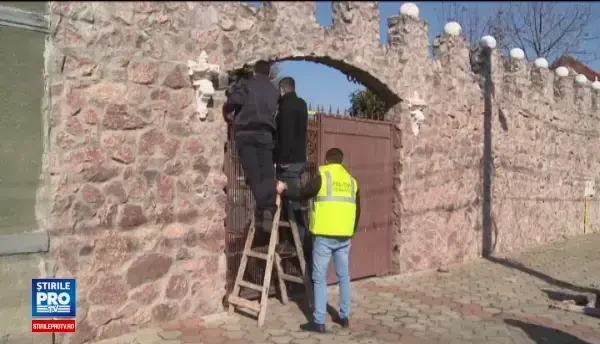Casa unui interlop cunoscut din Arad, atacata cu gloante in miez de noapte. Pe cine suspecteaza