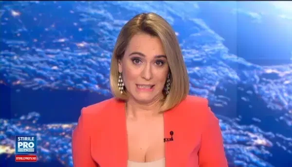 Charlize Theron, imbracata in jurnalele din Iran despre Oscaruri, din cauza decolteului generos