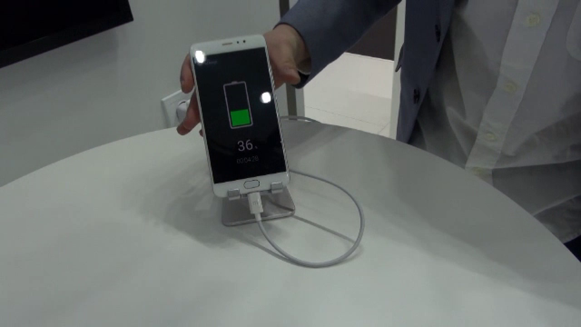 iLikeIT. Ce telefoane au lansat Allview si HTC la MWC in Barcelona. George Buhnici a testat si doua camere de actiune