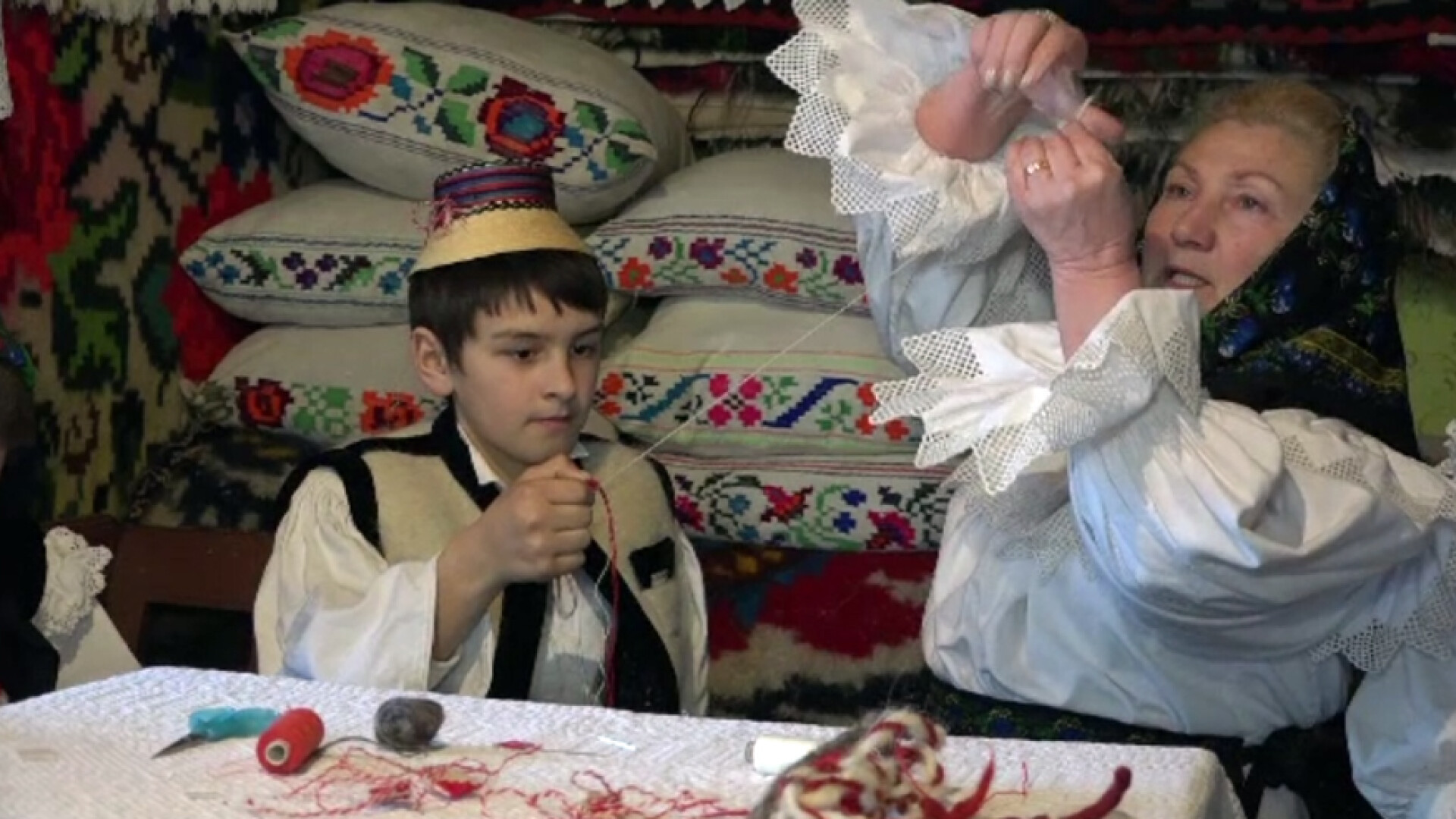 Locul din Romania unde baietii PRIMESC martisoare de la fete. Obiceiul ar putea fi inscris in lista patrimoniului UNESCO