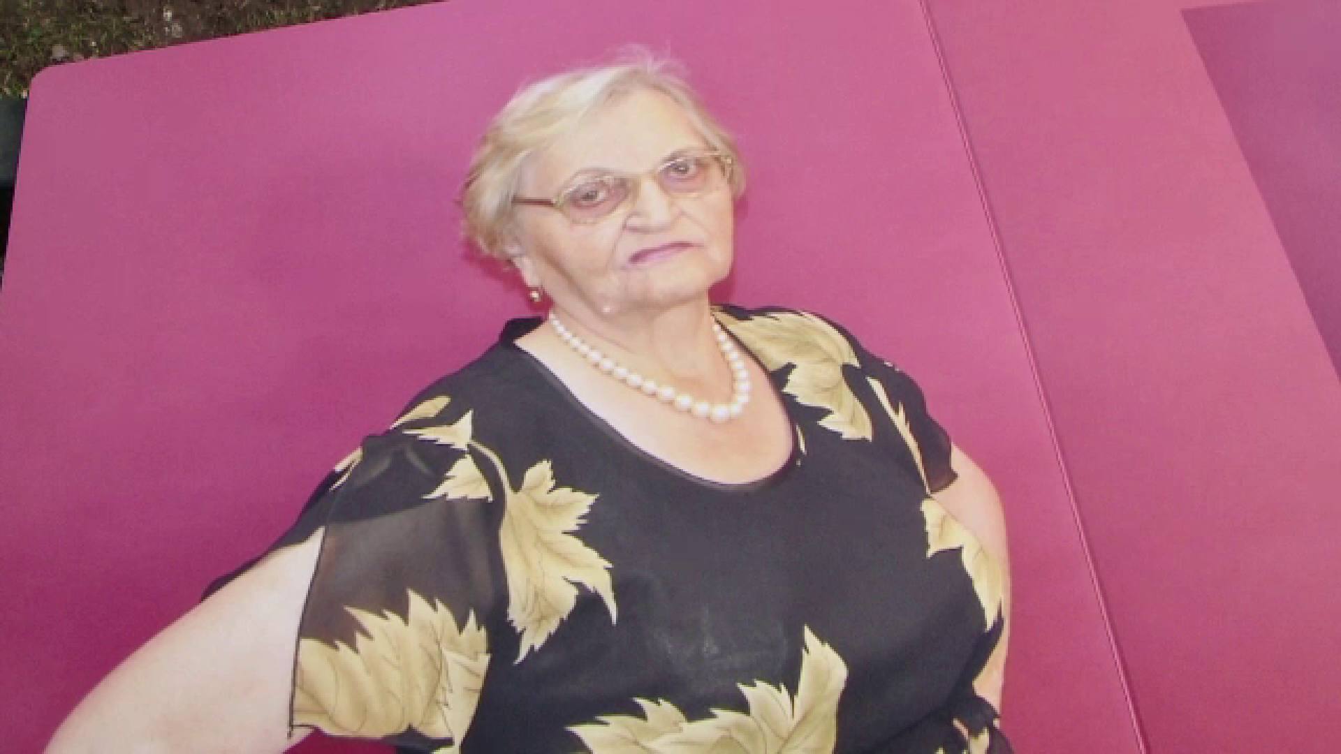 Suma pierduta de o pensionara din Iasi careia i s-a promis ca va ajunge model: "Vai, dar ce fotogenica sunteti!"