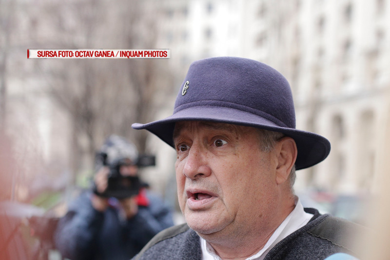 Mircea Dinescu se prezinta la sediul Parchetului de pe langa Inalta Curte de Casatie si Justitie (Parchetul General) pentru a fi audiat in calitate de martor in dosarul Revolutiei din 1989