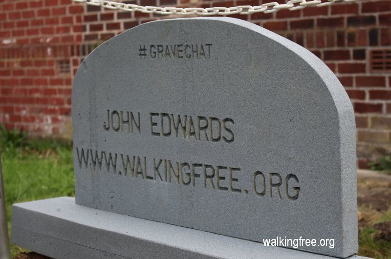 Un batran a acceptat sa fie ingropat de viu timp de 3 zile pentru o cauza nobila. Experienta macabra va fi transmisa live